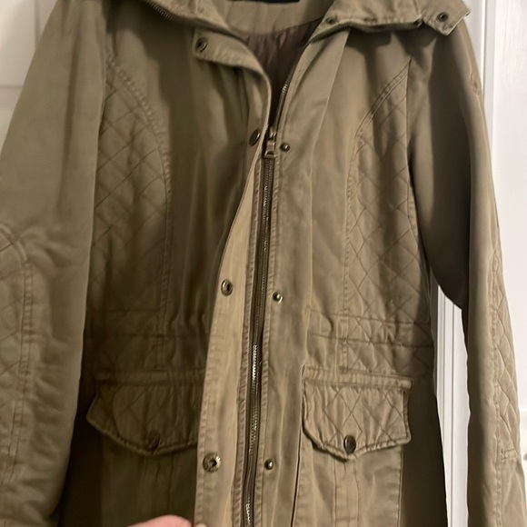 Guess women’s midweight cargo jacket with hood - Picture 3 of 8